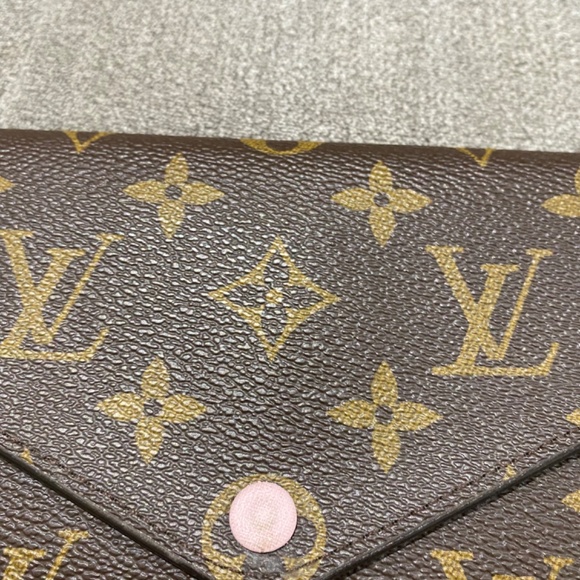 Louis Vuitton Wallet - Picture 4 of 4